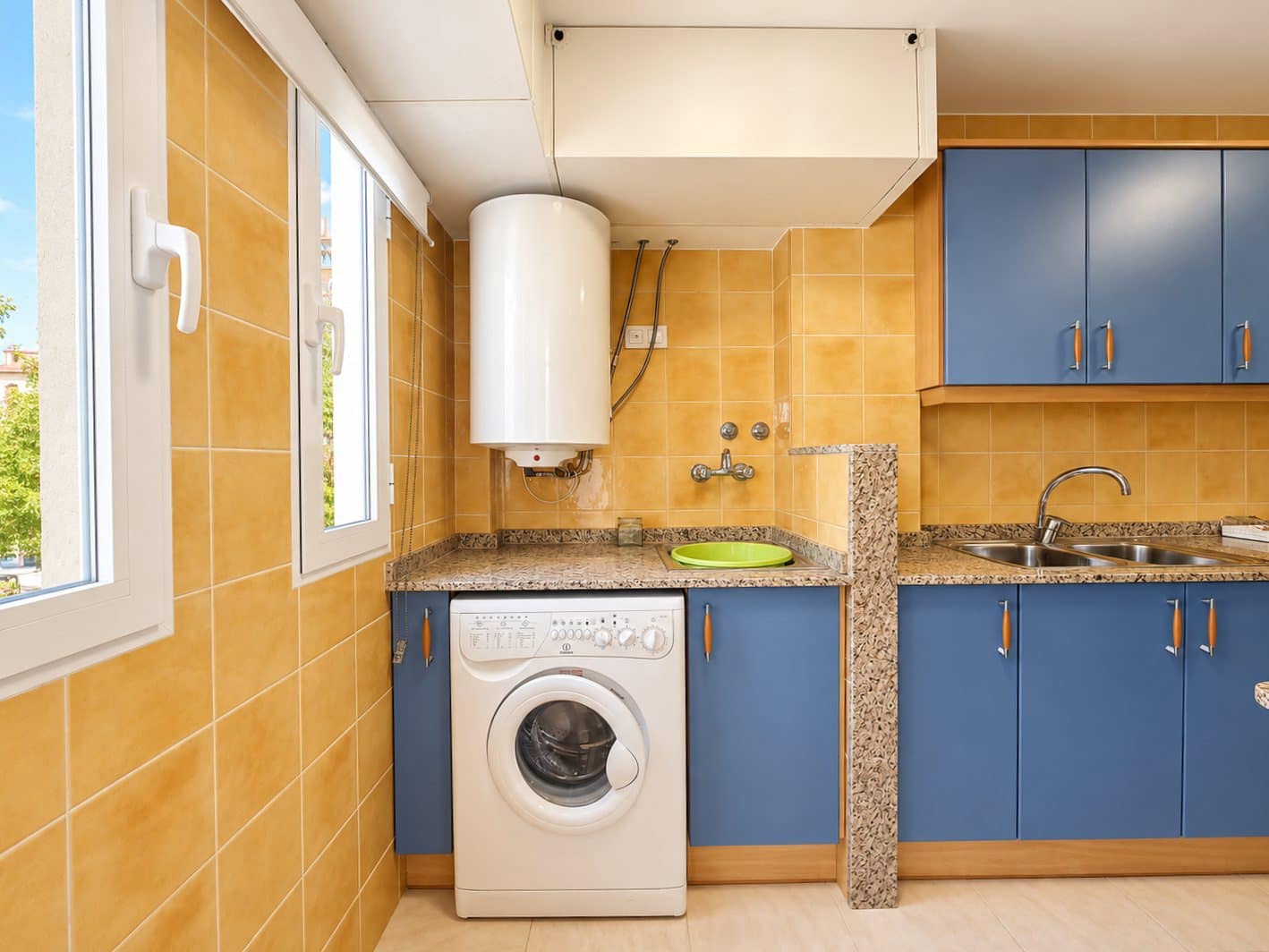 2 bedroom Beach Apartment for sale in Denia with pool garage - € 280,000 (Ref: 10150557)
