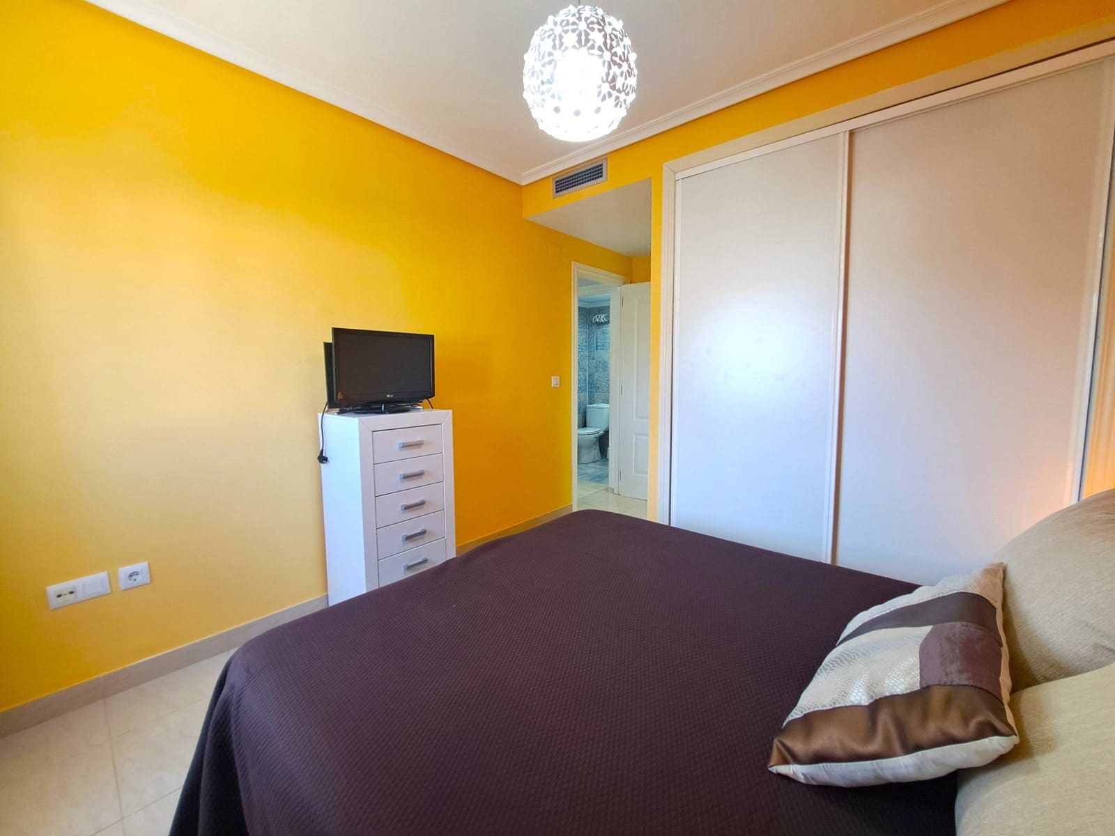 2 bedroom Beach Apartment for sale in Denia with pool garage - € 280,000 (Ref: 10150557)