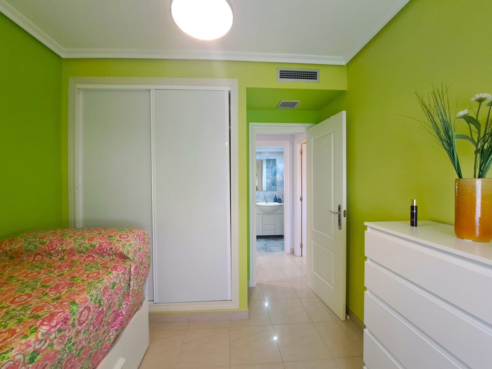 2 bedroom Beach Apartment for sale in Denia with pool garage - € 280,000 (Ref: 10150557)