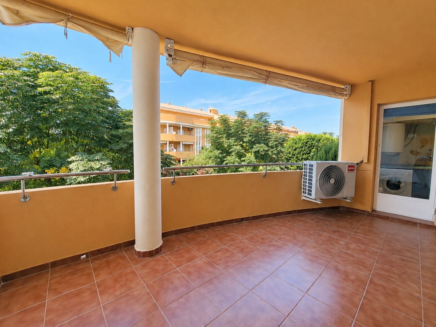 2 bedroom Beach Apartment for sale in Denia with pool garage - € 280,000 (Ref: 10150557)
