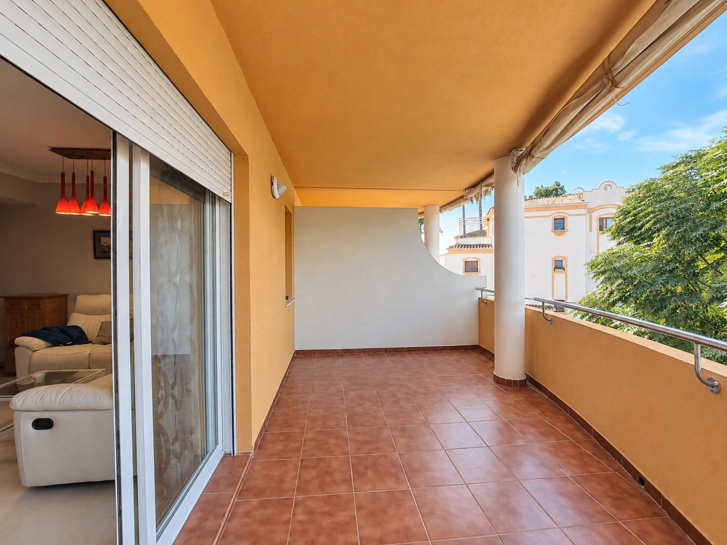 2 bedroom Beach Apartment for sale in Denia with pool garage - € 280,000 (Ref: 10150557)