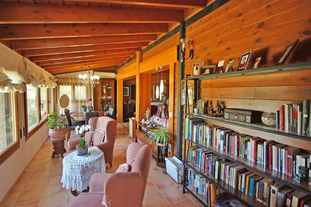 3 slaapkamer Villa te koop in Orba met zwembad garage - € 899.000 (Ref: 8113600)