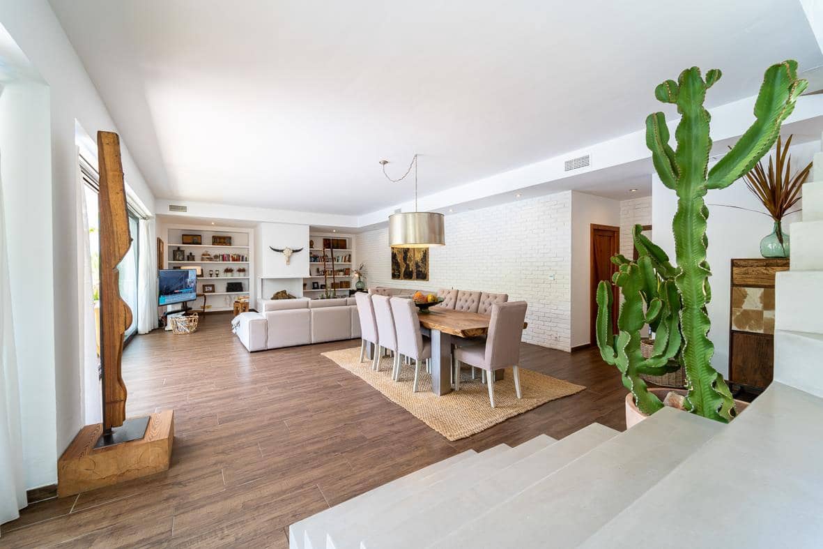 4 quarto Moradia para venda em Denia com piscina garagem - 1 370 000 € (Ref: 8541245)