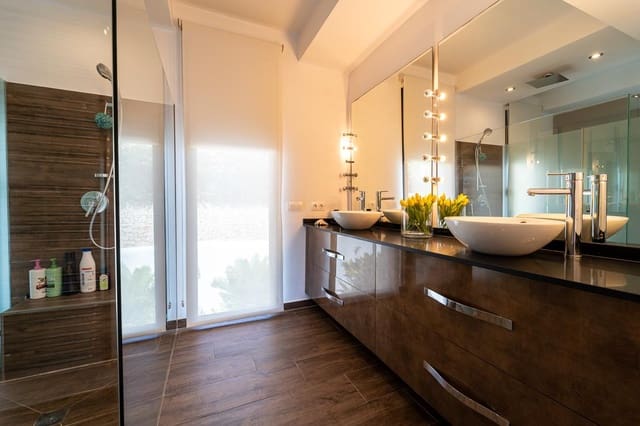 4 Zimmer Villa zu verkaufen in El Montgó, Dénia mit Pool Garage - 1.370.000 € (Ref: 8541245)