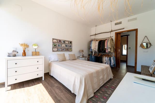 4 Zimmer Villa zu verkaufen in El Montgó, Dénia mit Pool Garage - 1.370.000 € (Ref: 8541245)