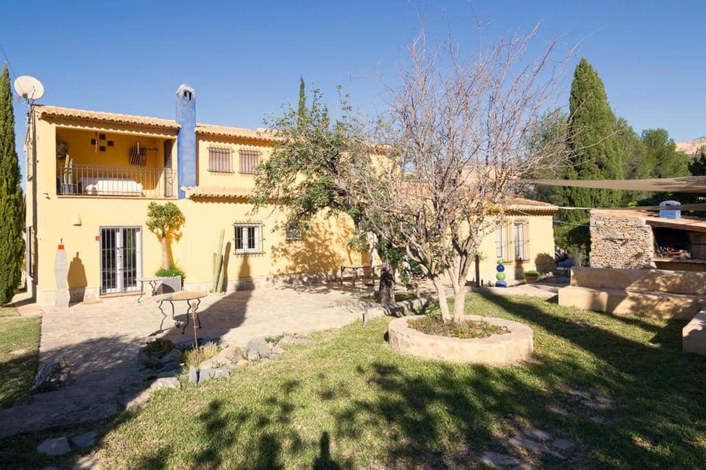 Chalet de 4 habitaciones en Dénia en venta con piscina garaje - 1.050.000 € (Ref: 8765796)