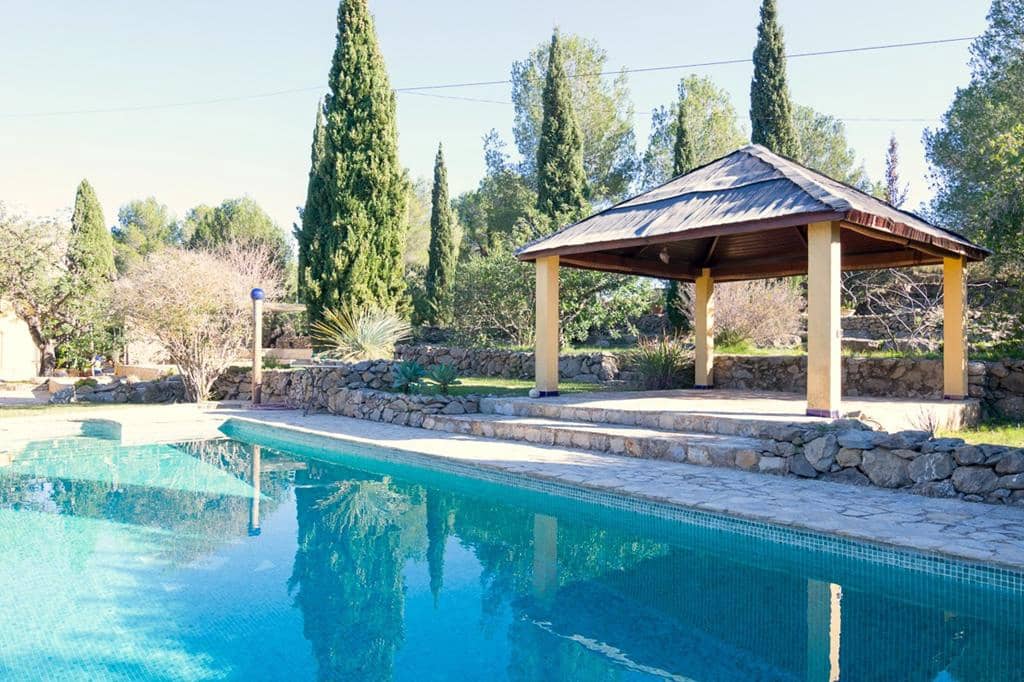 Chalet de 4 habitaciones en Dénia en venta con piscina garaje - 1.050.000 € (Ref: 8765796)