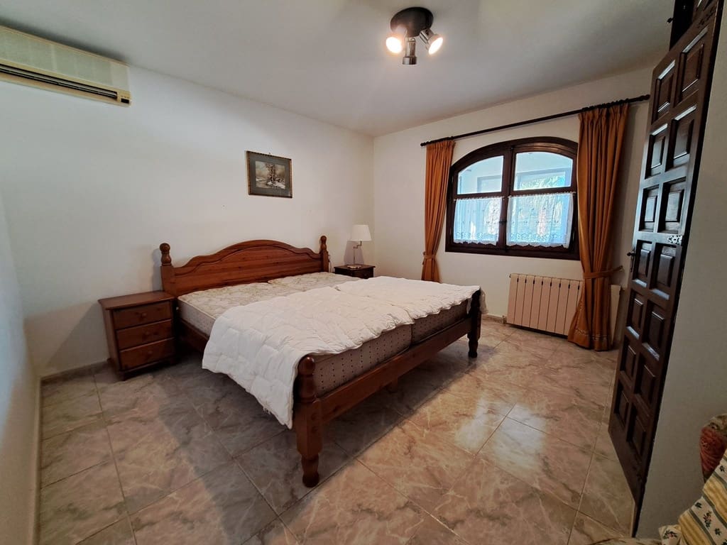 3 bedroom Villa for sale in Denia with garage - € 549,000 (Ref: 8896075)