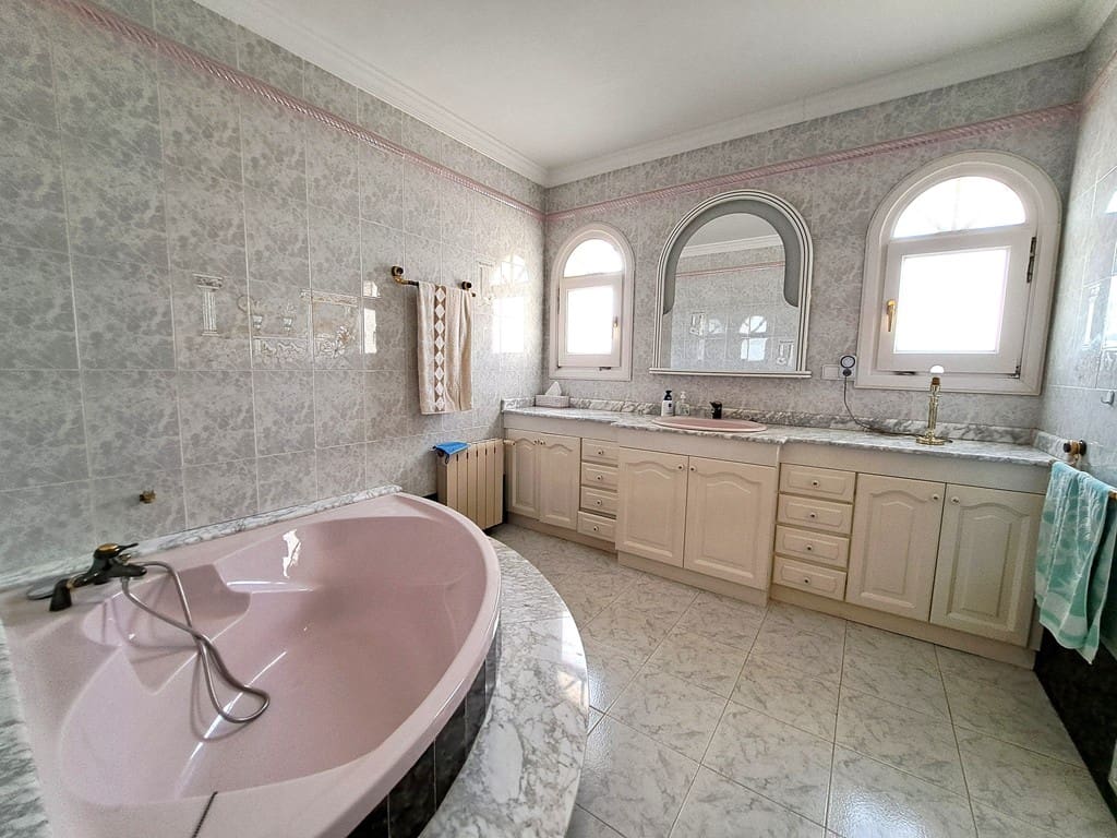 3 bedroom Villa for sale in Denia with garage - € 549,000 (Ref: 8896075)