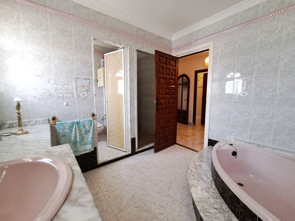 3 bedroom Villa for sale in Denia with garage - € 549,000 (Ref: 8896075)