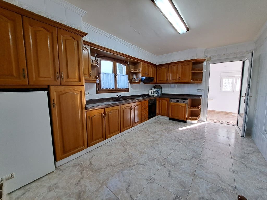 3 bedroom Villa for sale in Denia with garage - € 549,000 (Ref: 8896075)