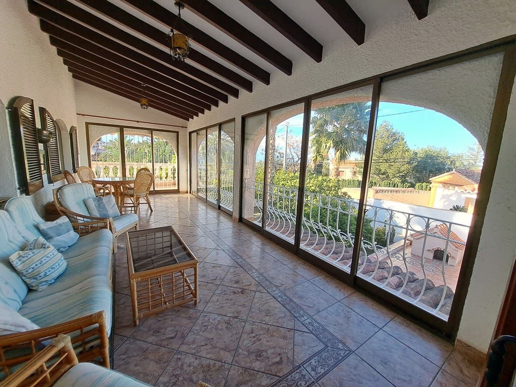 3 bedroom Villa for sale in Denia with garage - € 549,000 (Ref: 8896075)