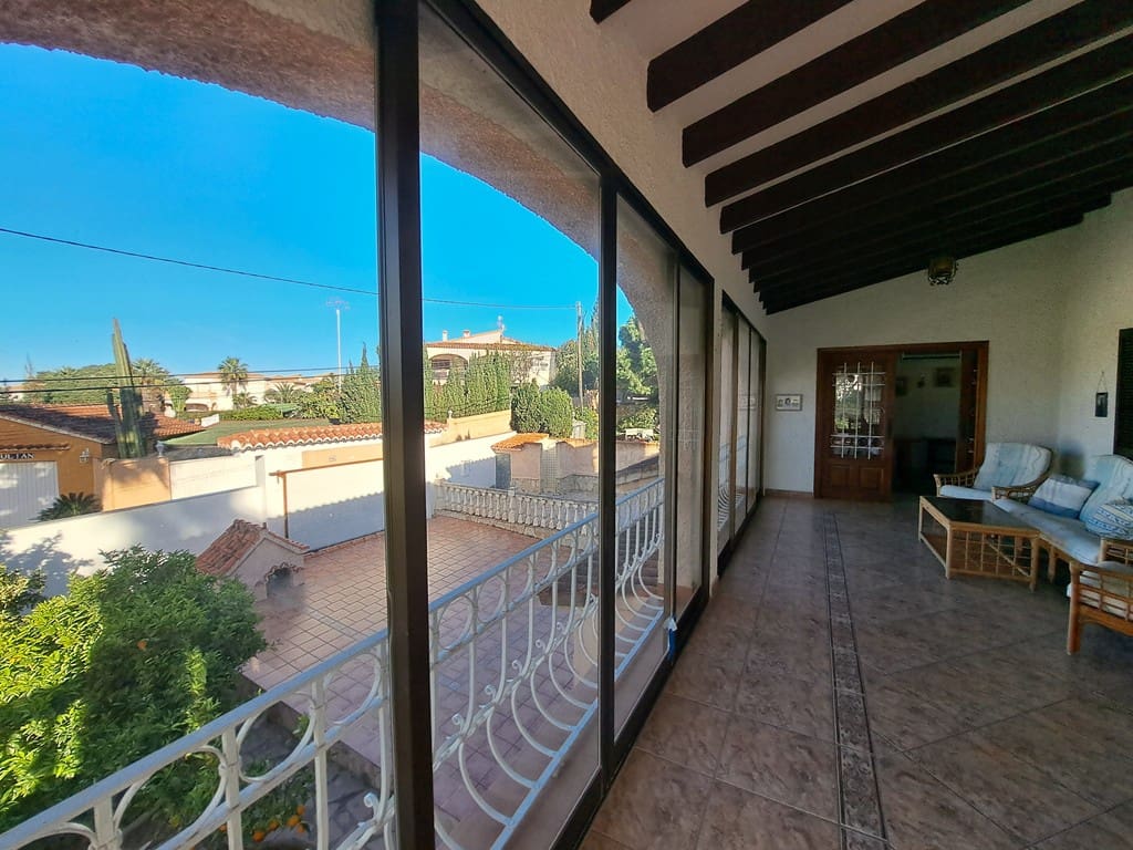 3 bedroom Villa for sale in Denia with garage - € 549,000 (Ref: 8896075)