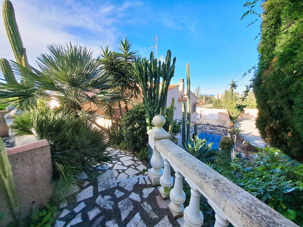 3 bedroom Villa for sale in Denia with garage - € 549,000 (Ref: 8896075)