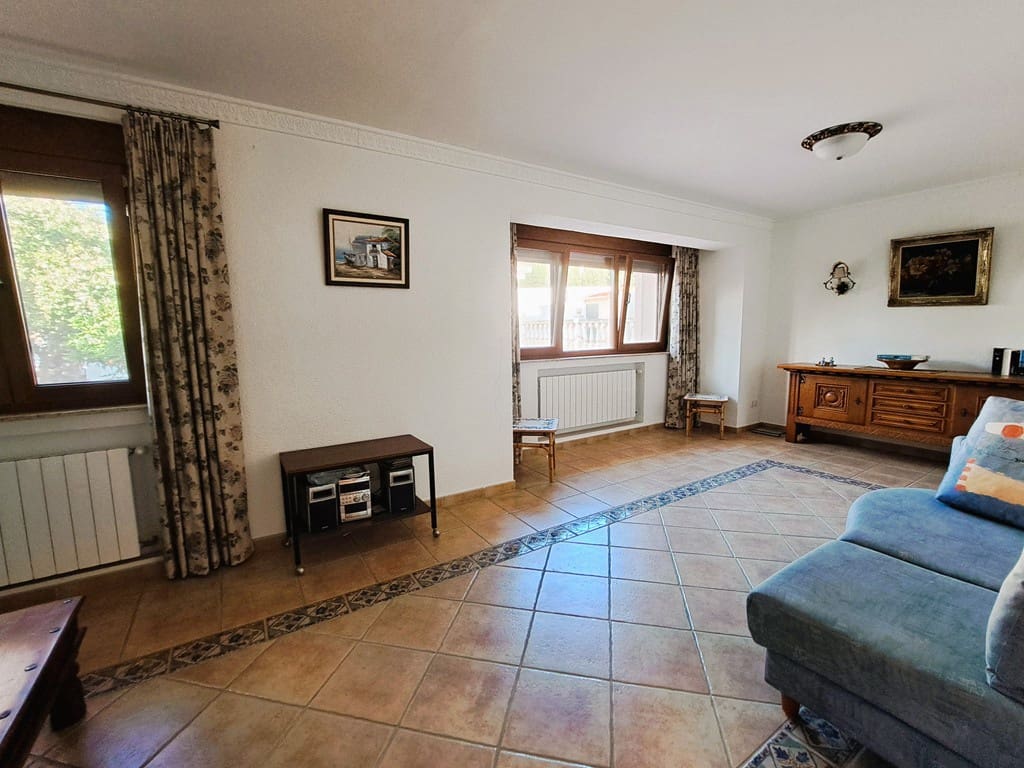 3 bedroom Villa for sale in Denia with garage - € 549,000 (Ref: 8896075)