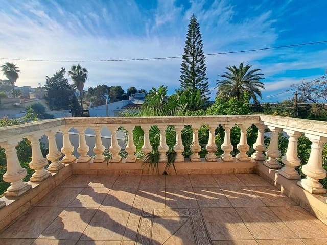 3 bedroom Villa for sale in El Montgó, Dénia with garage - € 549,000 (Ref: 8896075)