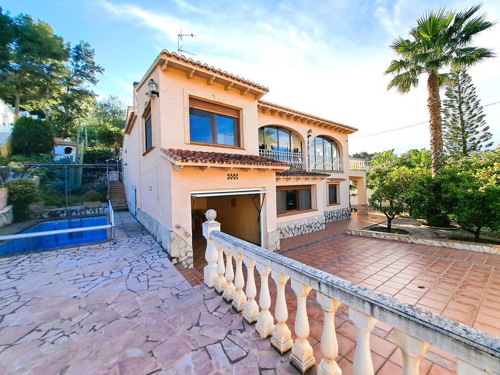 3 bedroom Villa for sale in Denia with garage - € 549,000 (Ref: 8896075)