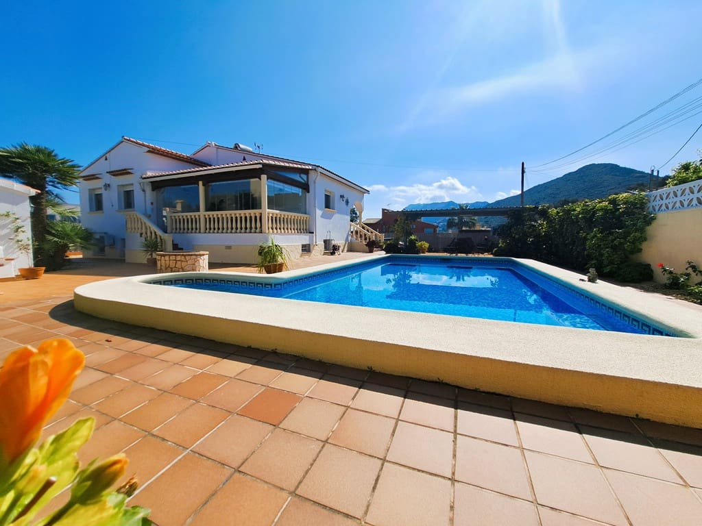 5 soveværelse Villa til salg i La Xara med swimmingpool garage - € 549.000 (Ref: 8901587)