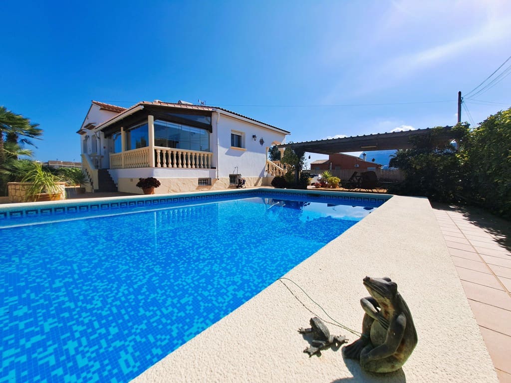 5 soveværelse Villa til salg i La Xara med swimmingpool garage - € 549.000 (Ref: 8901587)