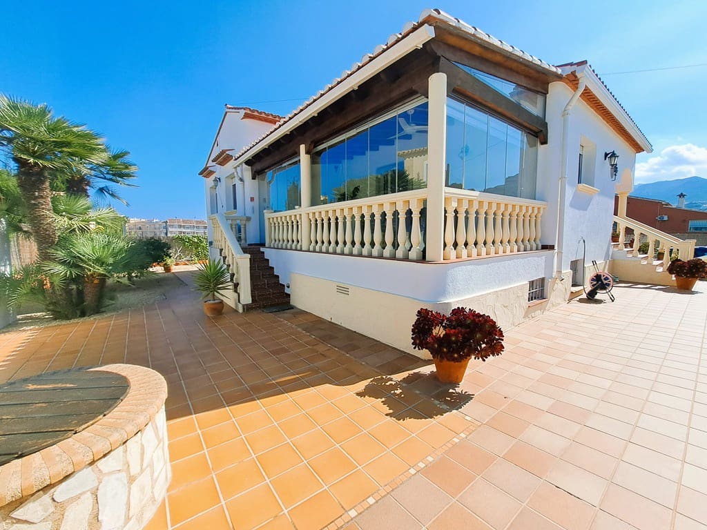 5 soveværelse Villa til salg i La Xara med swimmingpool garage - € 549.000 (Ref: 8901587)