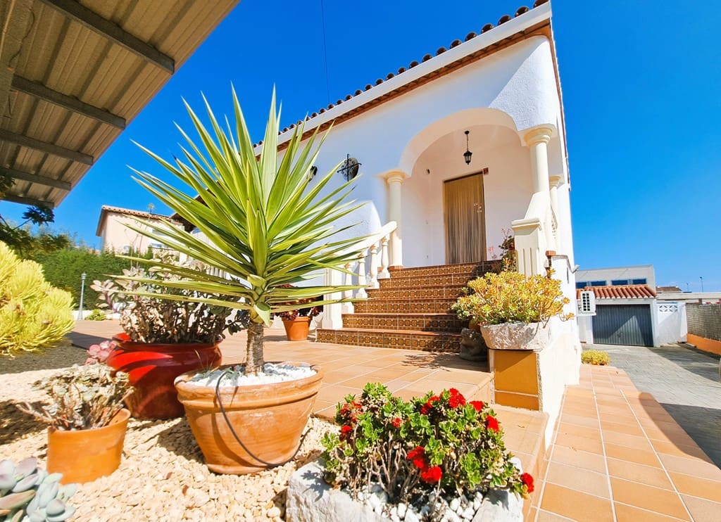 5 soveværelse Villa til salg i La Xara med swimmingpool garage - € 549.000 (Ref: 8901587)