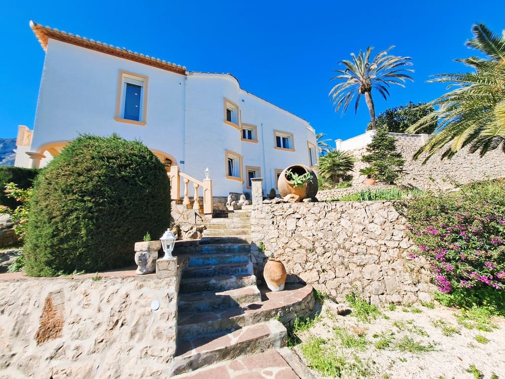 3 sypialnia Willa na sprzedaż w Denia z basenem garażem - 750 000 € (Ref: 8936317)