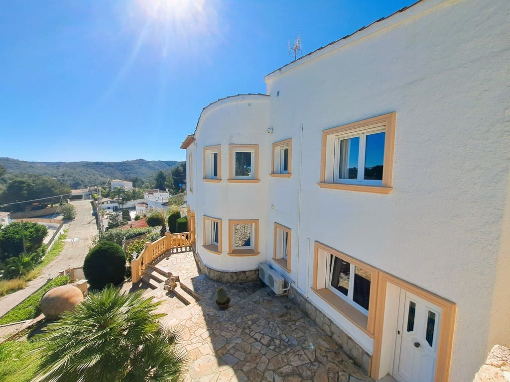 3 sypialnia Willa na sprzedaż w Denia z basenem garażem - 750 000 € (Ref: 8936317)