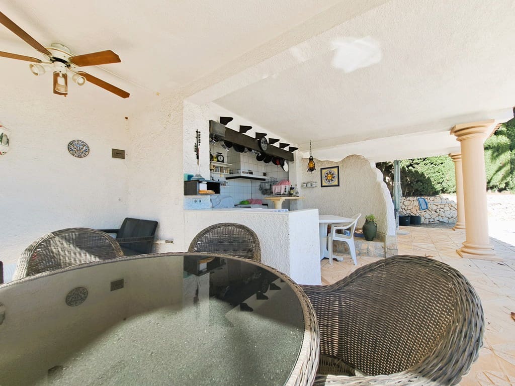 3 sypialnia Willa na sprzedaż w Denia z basenem garażem - 750 000 € (Ref: 8936317)