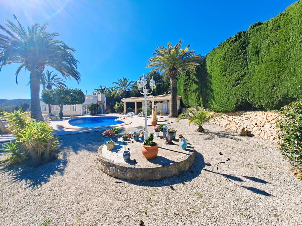 3 sypialnia Willa na sprzedaż w Denia z basenem garażem - 750 000 € (Ref: 8936317)