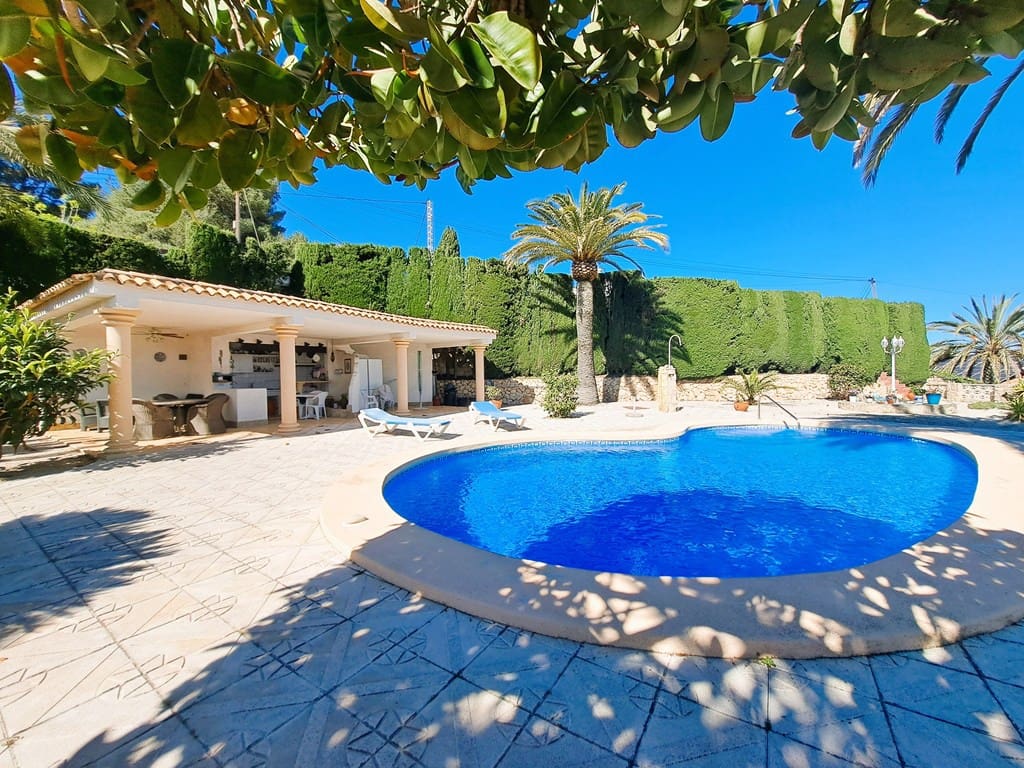 3 sypialnia Willa na sprzedaż w Denia z basenem garażem - 750 000 € (Ref: 8936317)