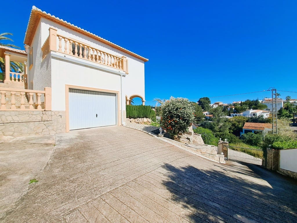 3 sypialnia Willa na sprzedaż w Denia z basenem garażem - 750 000 € (Ref: 8936317)