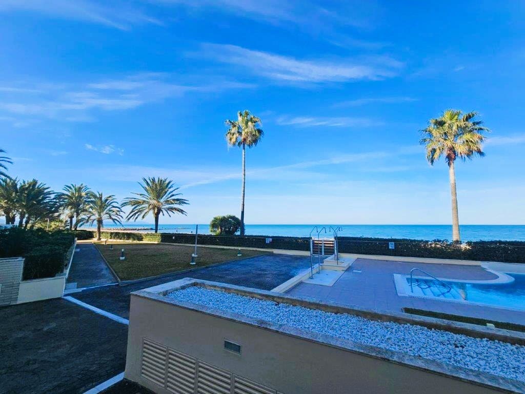 3 bedroom Apartment for sale in Denia with pool garage - € 650,000 (Ref: 9030699)