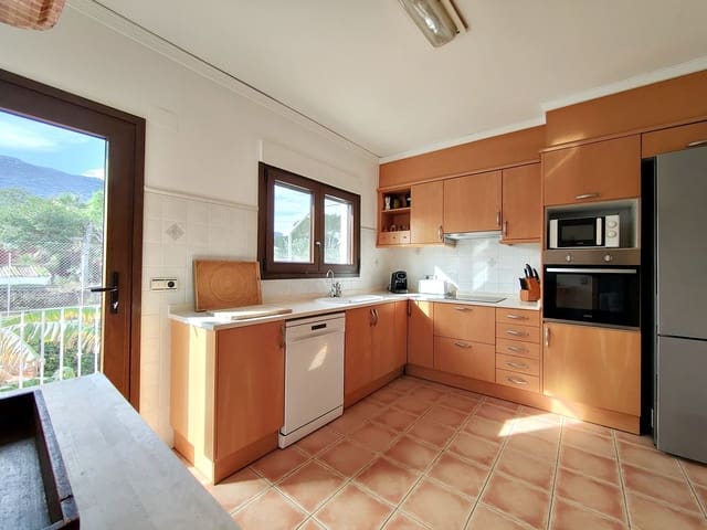 5 Zimmer Villa zu verkaufen in Dénia mit Pool Garage - 890.000 € (Ref: 9073845)