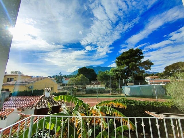 5 Zimmer Villa zu verkaufen in Dénia mit Pool Garage - 890.000 € (Ref: 9073845)