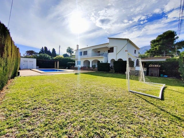 5 Zimmer Villa zu verkaufen in Dénia mit Pool Garage - 890.000 € (Ref: 9073845)