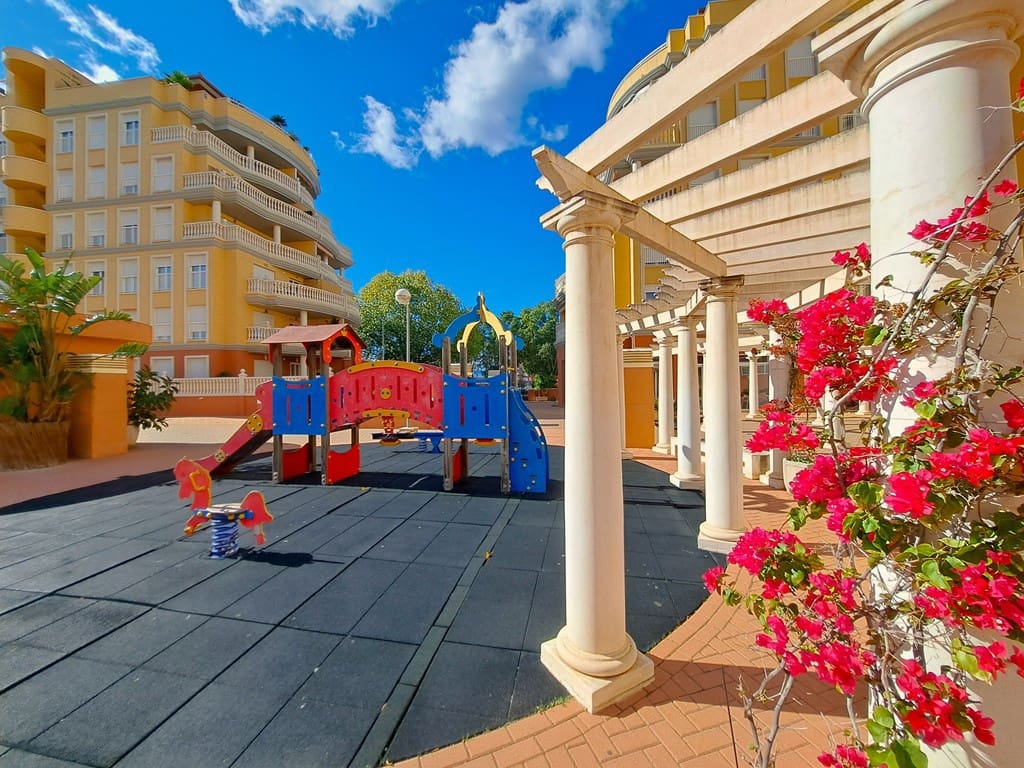 Apartamento de 2 habitaciones en Dénia en venta con piscina garaje - 270.000 € (Ref: 9101741)