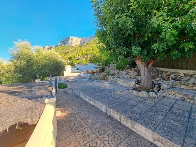 3 slaapkamer Villa te koop in El Montgó, Dénia met zwembad garage - € 485.000 (Ref: 9109807)