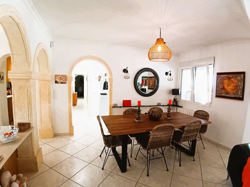 5 soveværelse Villa til salg i La Sella med swimmingpool garage - € 960.000 (Ref: 9175992)