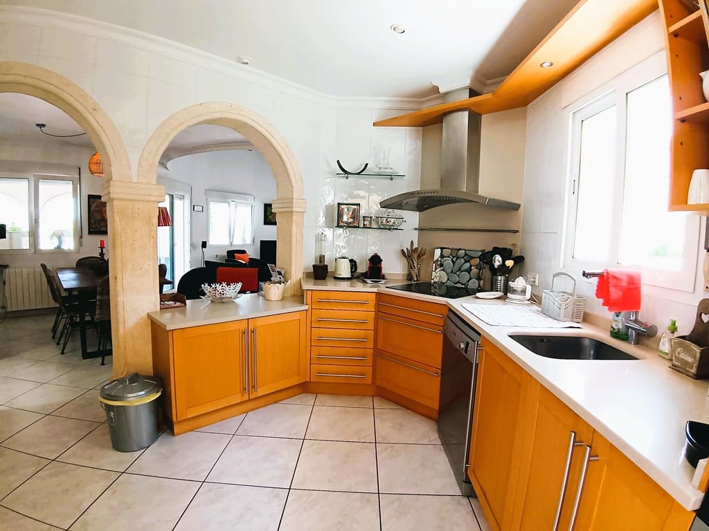 5 soveværelse Villa til salg i La Sella med swimmingpool garage - € 960.000 (Ref: 9175992)