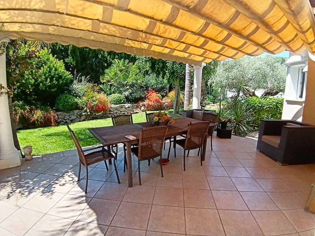 5 soveværelse Villa til salg i La Sella med swimmingpool garage - € 960.000 (Ref: 9175992)