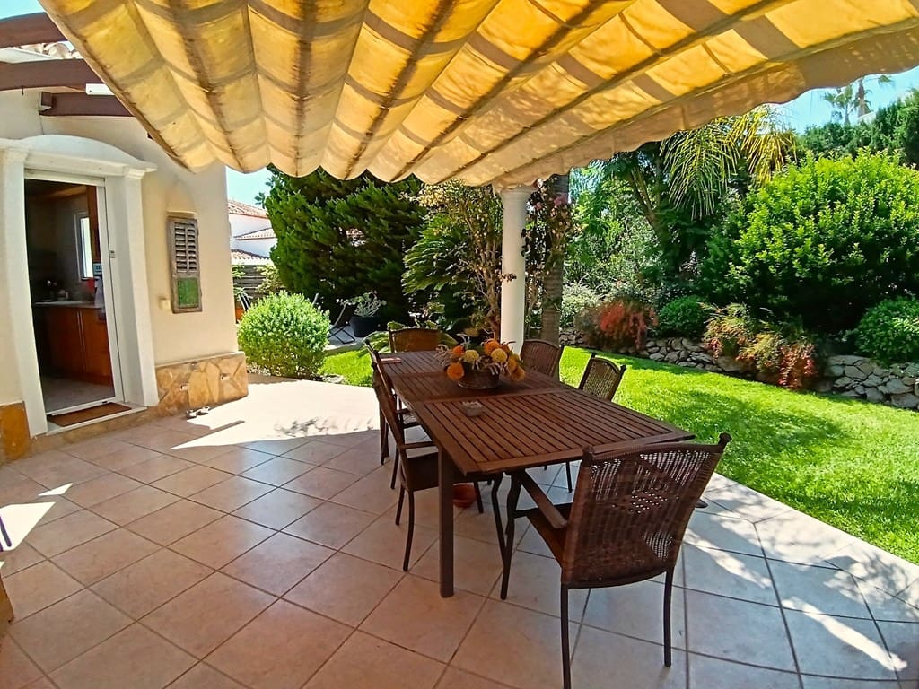 5 soveværelse Villa til salg i La Sella med swimmingpool garage - € 960.000 (Ref: 9175992)