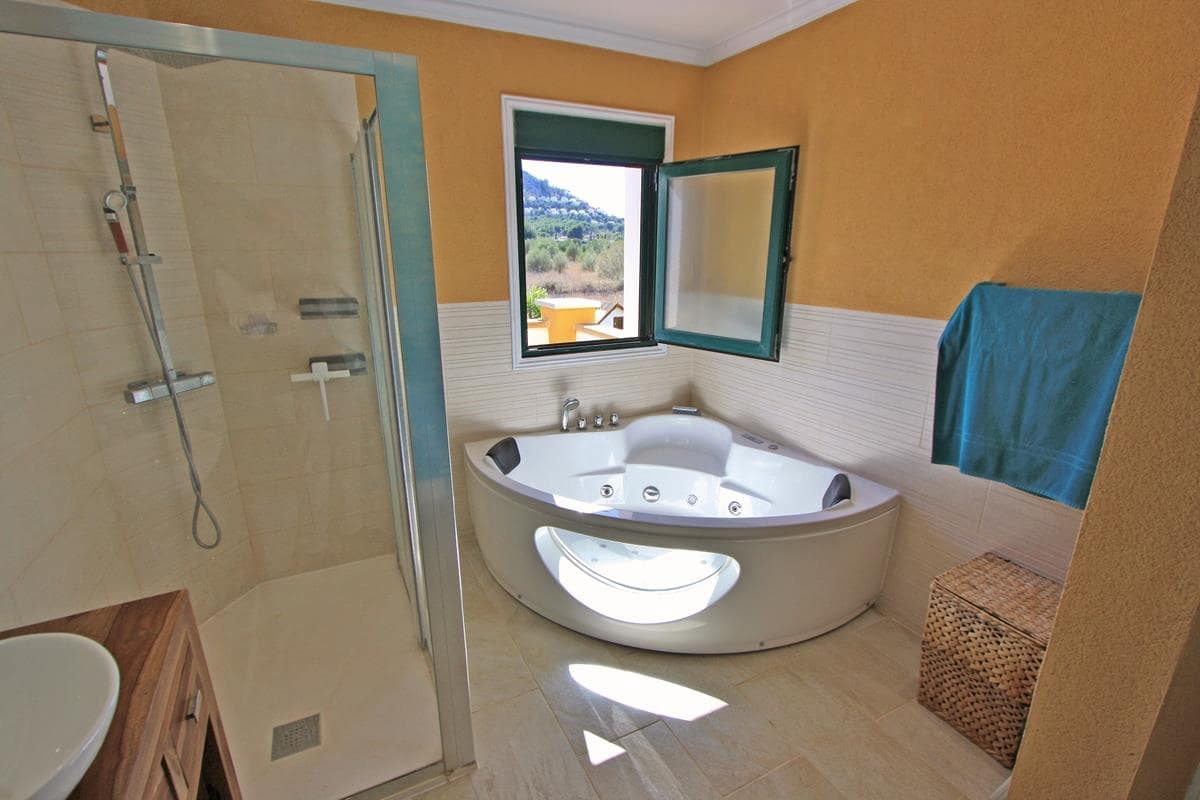 6 chambre Villa/Maison à vendre à La Sella avec garage - 875 000 € (Ref: 9239323)