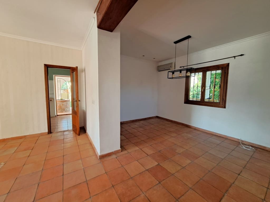 6 soveværelse Villa til salg i Orba med swimmingpool garage - € 750.000 (Ref: 9282810)