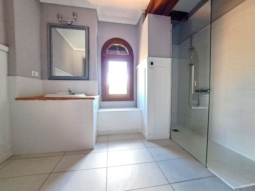 6 soveværelse Villa til salg i Orba med swimmingpool garage - € 750.000 (Ref: 9282810)