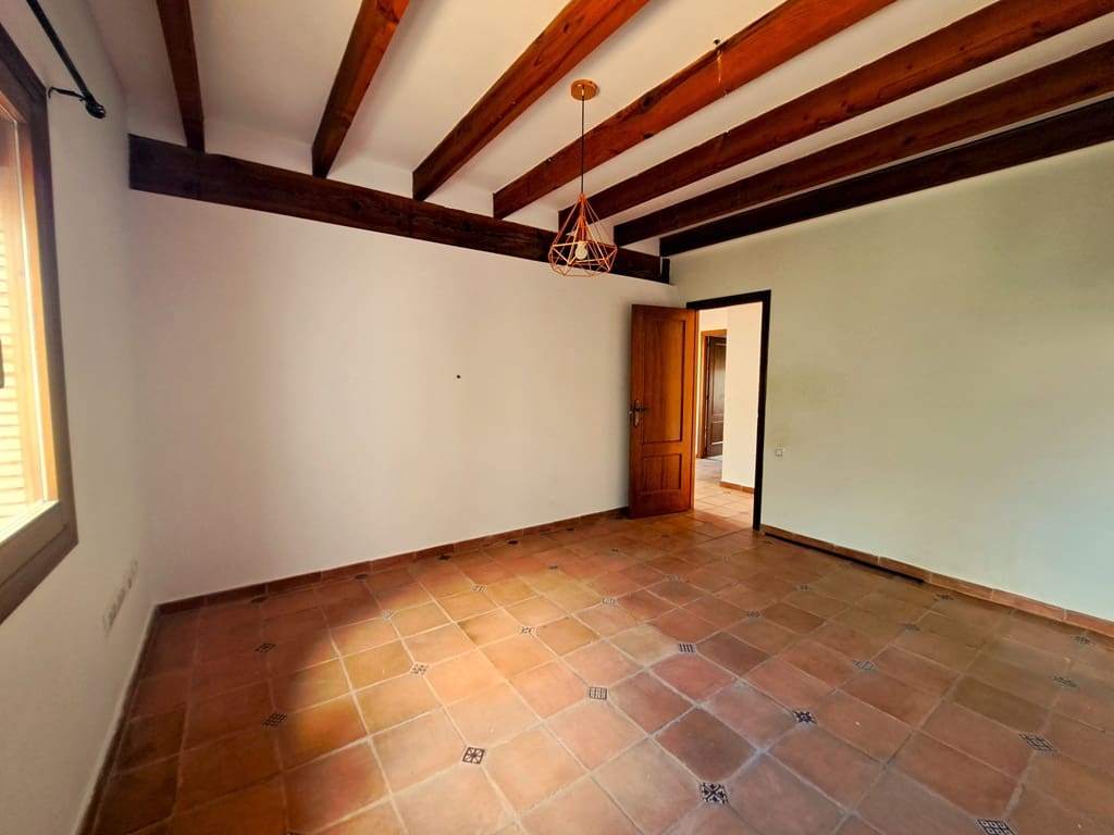 6 soveværelse Villa til salg i Orba med swimmingpool garage - € 750.000 (Ref: 9282810)