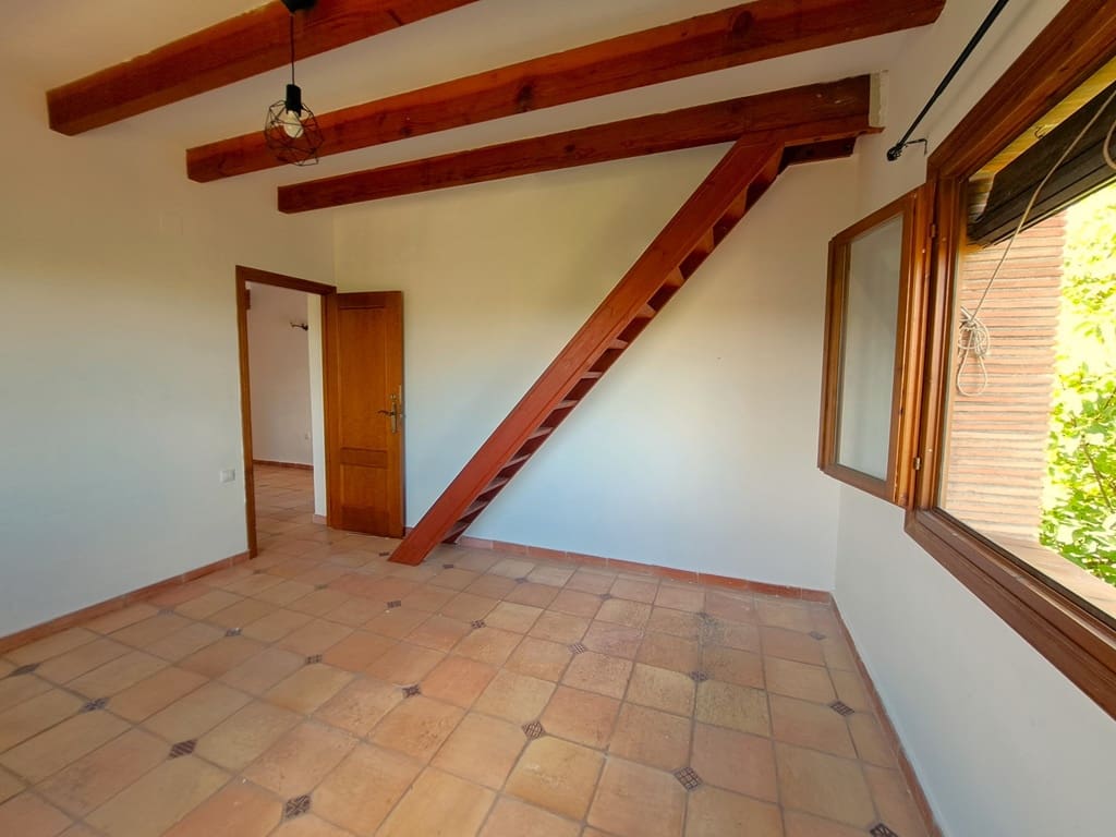 6 soveværelse Villa til salg i Orba med swimmingpool garage - € 750.000 (Ref: 9282810)