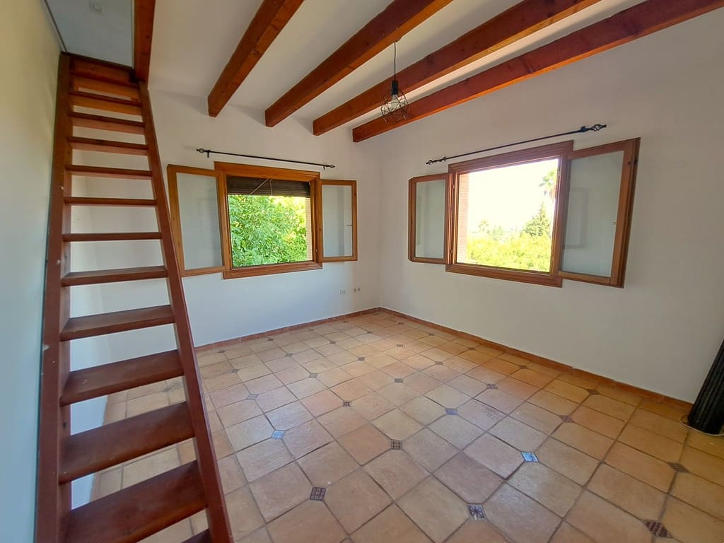 6 soveværelse Villa til salg i Orba med swimmingpool garage - € 750.000 (Ref: 9282810)