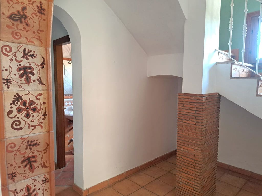 6 soveværelse Villa til salg i Orba med swimmingpool garage - € 750.000 (Ref: 9282810)