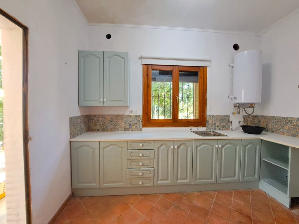 6 soveværelse Villa til salg i Orba med swimmingpool garage - € 750.000 (Ref: 9282810)