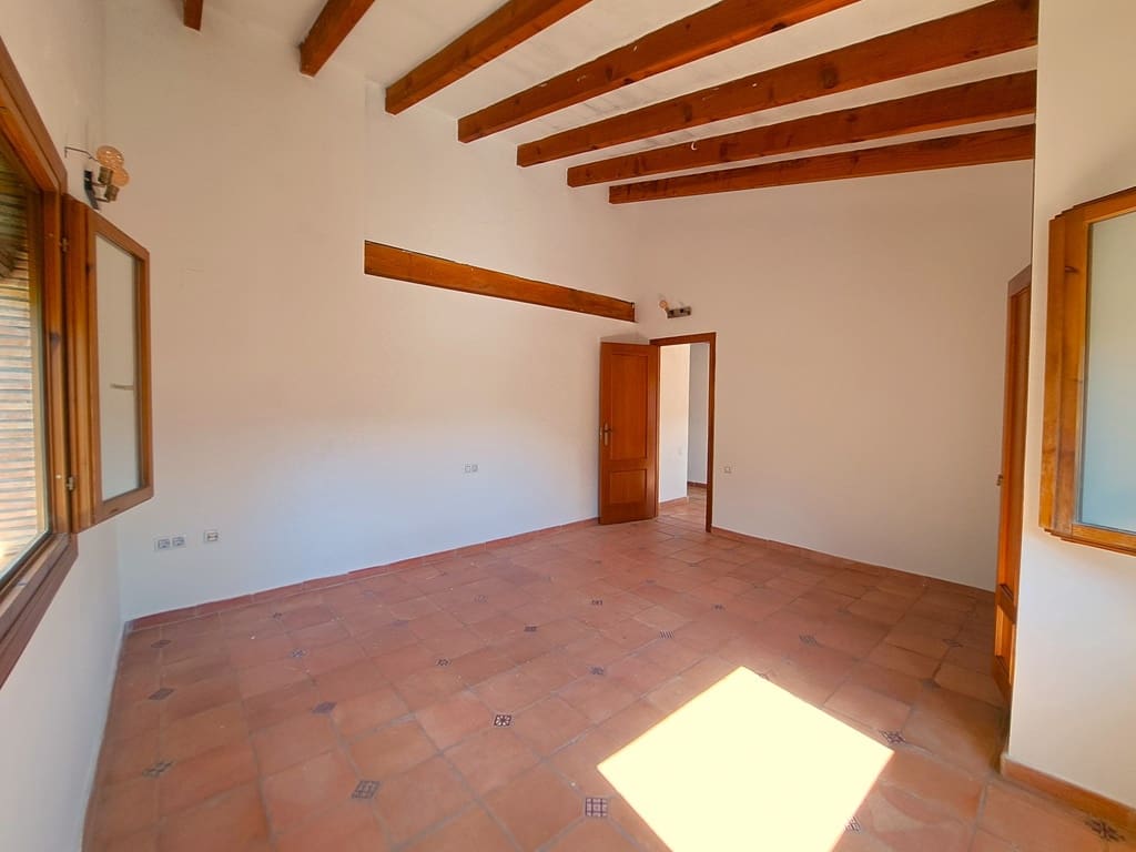 6 soveværelse Villa til salg i Orba med swimmingpool garage - € 750.000 (Ref: 9282810)